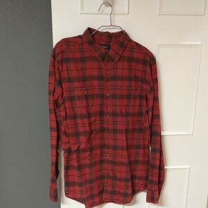 American Eagle Outfitters Men's Red and Black Plaid Button-Down Shirt